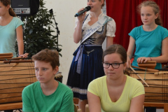 6b - Eröffnung des Kinderfestes durch die Quellenkönigin Frida I. mit der Gruppe Ka-Djimbe-Fo (2)