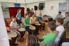 6c - Eröffnung des Kinderfestes durch die Quellenkönigin Frida I. mit der Gruppe Ka-Djimbe-Fo (3)