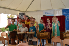6d - Eröffnung des Kinderfestes durch die Quellenkönigin Frida I. mit der Gruppe Ka-Djimbe-Fo